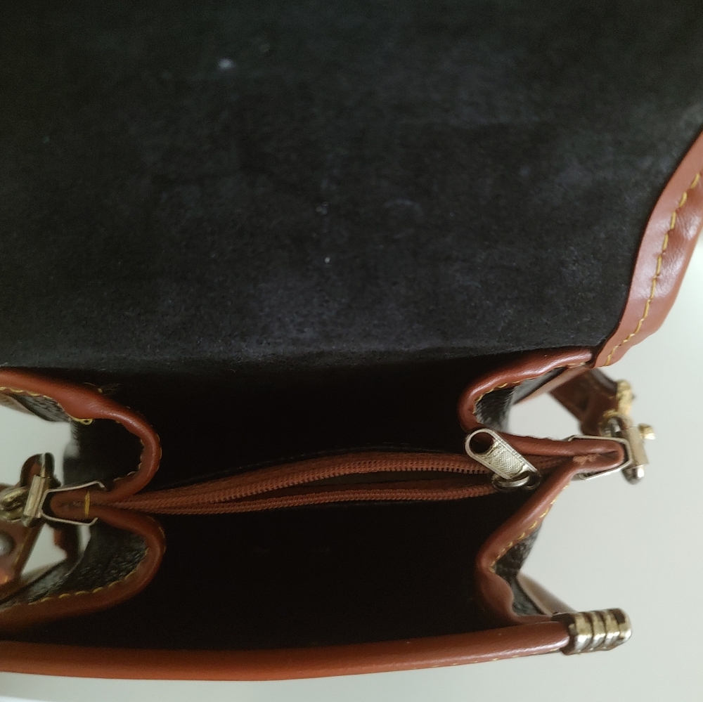 Dooney & Bourke Pebble Grain Crossbody - Picture 6 of 8